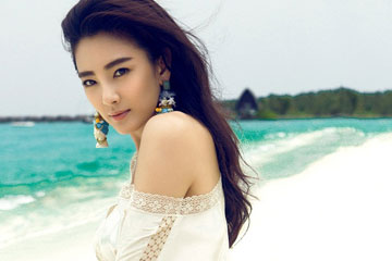 L'actrice chinoise Zhang Yuqi pose pour un magazine