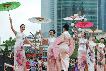 L'&eacute;l&eacute;gance des Shangha&iuml;ennes en qipao