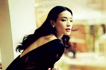 Shu Qi pose pour le magazine ELLE