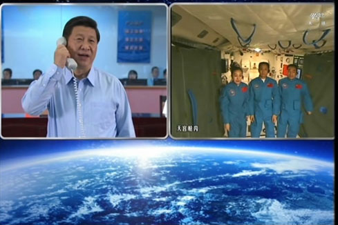 Le pr&eacute;sident chinois s'est engag&eacute; aupr&egrave;s des astronautes &agrave; de plus grands progr&egrave;s 
dans l'exploitation de l'espace