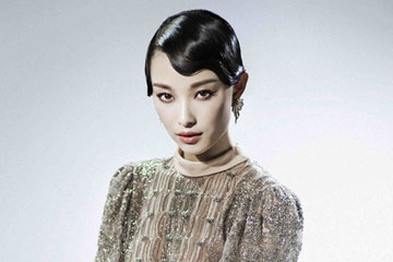 L'actrice chinoise Ni Ni pose pour un magazine