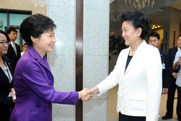 La vice-Premi&egrave;re ministre chinoise Liu Yandong rencontre la pr&eacute;sidente de la R&eacute;publique de Cor&eacute;e