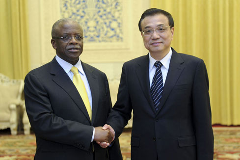 Li Keqiang appelle &agrave; une coop&eacute;ration plus &eacute;troite avec l'Ouganda