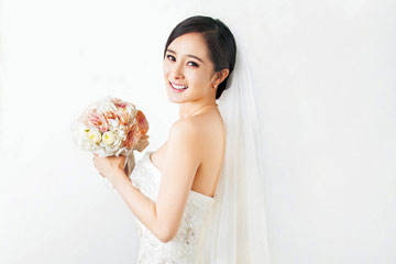 L'actrice chinoise Yang Mi pose pour un magazine
