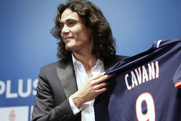 Football: Edinson Cavani a sign&eacute; au Paris SG