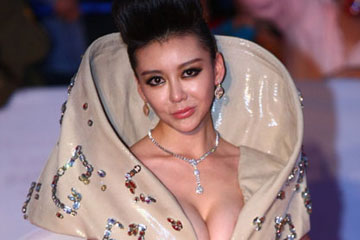 Des looks &eacute;tonnants des stars sur des tapis rouges