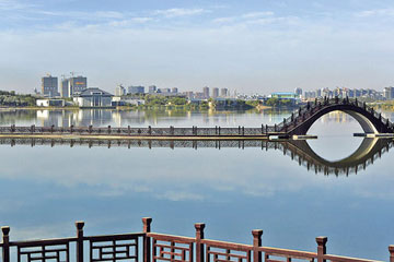 La beaut&eacute; du parc sur l'eau de Yuehaiwan