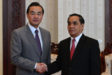 Le Premier ministre laotien re&ccedil;oit le ministre chinois des Affaires &eacute;trang&egrave;res