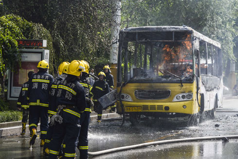 Chine : un mort et six bless&eacute;s dans l'incendie d'un bus au Xinjiang