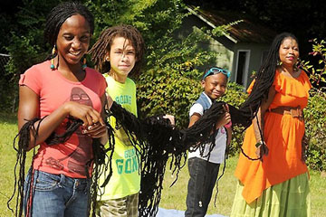 Asha Mandela : les dreadlocks les plus longues du monde!