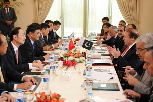 Le PM pakistanais rencontre une d&eacute;l&eacute;gation chinoise au sujet du couloir &eacute;conomique Chine-Pakistan