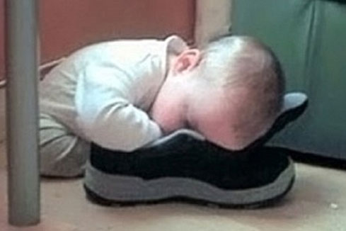 Les b&eacute;b&eacute;s peuvent s'endormir n'importe o&ugrave;