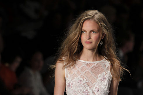 Fashion Week de New York printemps-&eacute;t&eacute; 2014 : un d&eacute;fil&eacute; de TADASHI SHOJI