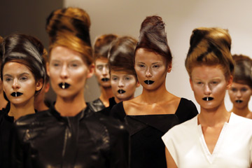 Semaine de mode printemps-&eacute;t&eacute; 2014 de Londres: d&eacute;fil&eacute; des cr&eacute;ations de la marque PINGHE