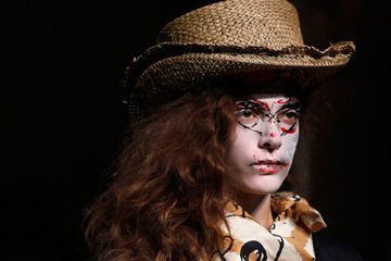 Semaine de mode printemps-&eacute;t&eacute; 2014 de Londres: maquillage de fant&ocirc;me