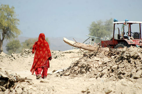 328 morts dans le s&eacute;isme qui a frapp&eacute; le sud-ouest du Pakistan