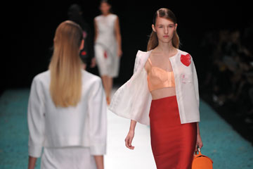 Semaine de mode de Paris: d&eacute;fil&eacute; printemps-&eacute;t&eacute; 2014 Shiatzy Chen