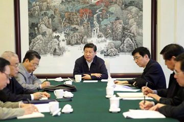 Les hauts dirigeants chinois appellent &agrave; poursuivre la campagne de la "ligne de masse"