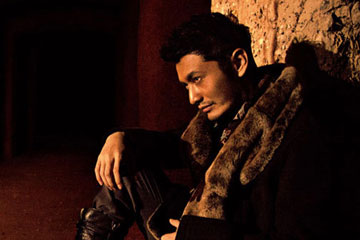 L'acteur chinois Huang Xiaoming pose pour un magazine