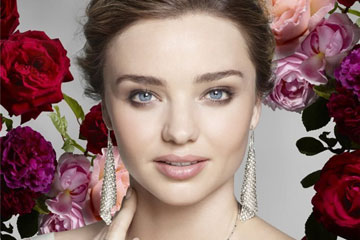 Miranda Kerr &eacute;g&eacute;rie de Swarovski et de Mango