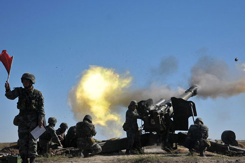 Instantan&eacute;s de man&oelig;uvres de tir r&eacute;el du commandement de la R&eacute;gion militaire de Shenyang