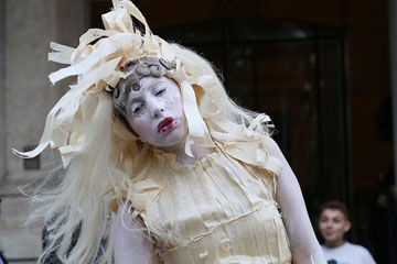 Photos: le nouveau look &eacute;tonnant de Lady Gaga
