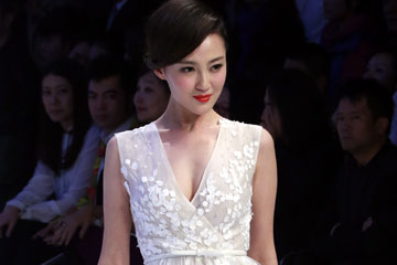 Semaine de mode de Chine: d&eacute;fil&eacute; de cr&eacute;ations de Fu Kui
