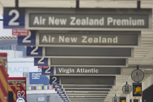1 550 vols et plus de 167 000 passagers ont &eacute;t&eacute; touch&eacute;s par la fusillade de l'a&eacute;roport de Los Angeles