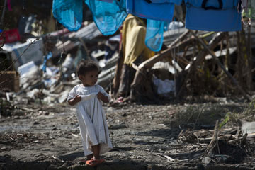 Le bilan du typhon Haiyan aux Philippines grimpe &agrave; 3.621 morts