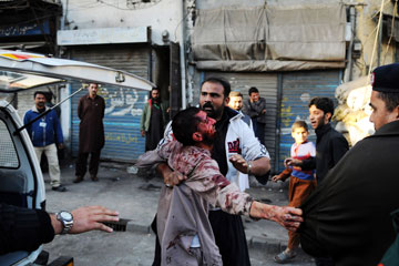 Dix tu&eacute;s et quatre-vingt bless&eacute;s dans un incident violent pr&egrave;s de la capitale pakistanaise