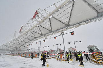 Fermeture des &eacute;coles et des autoroutes en raison d'une temp&ecirc;te de neige dans le nord-est