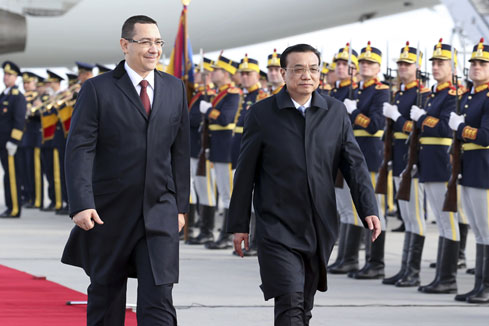 Arriv&eacute;e du Premier ministre chinois en Roumanie