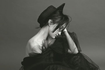 L'actrice Zhou Xun pose pour un magazine