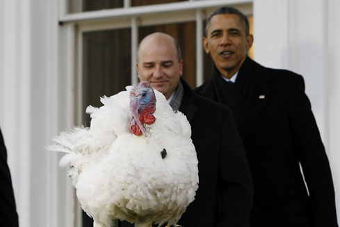 Etats-Unis: Obama gracie une dinde pour Thanksgiving