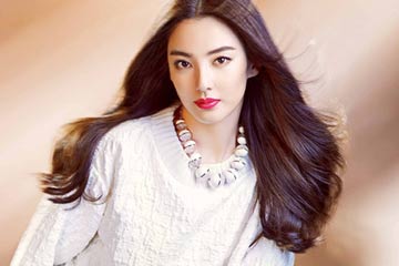 Zhang Yuqi pose pour un magazine