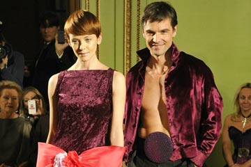D&eacute;fil&eacute; Pierre Cardin au restaurant Maxim's