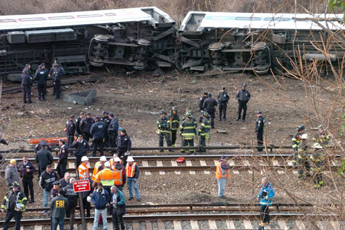 D&eacute;raillement d'un train &agrave; New York: le bilan s'alourdit &agrave; 4 morts et 67 bless&eacute;s