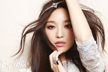 L'actrice chinoise Ni Ni pose pour un magazine