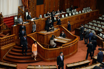 La Di&egrave;te japonaise adopte une loi controvers&eacute;e sur le secret d'&Eacute;tat, sur fond de protestations