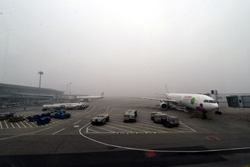 Le smog persistant perturbe la circulation en Chine