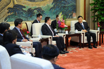 Liu Yunshan rencontre des repr&eacute;sentants de m&eacute;dias &eacute;trangers