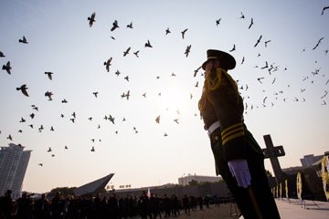 La Chine comm&eacute;more le massacre de Nanjing avec des pri&egrave;res pour la paix