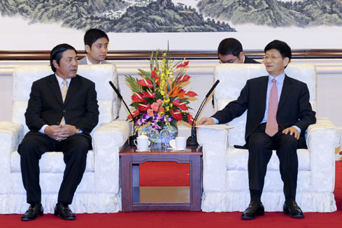 Un haut fonctionnaire chinois rencontre une délégation vietnamienne