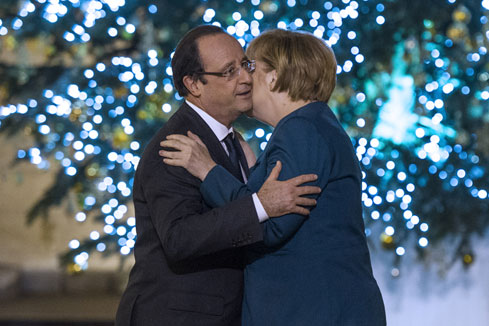 Angela Merkel en visite &agrave; Paris au lendemain de sa r&eacute;&eacute;lection