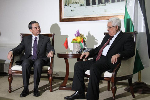 Le chef de la diplomatie chinoise et le président palestinien discutent des négociations de paix israélo-palestiennes