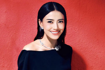 L'actrice chinoise Gao Yuanyuan pose pour un magazine