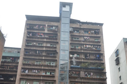 Chine : un ascenseur de visites install&eacute; dans un vieil appartement
