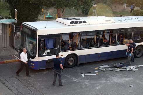 Isra&euml;l : explosion d'une bombe dans un bus pr&egrave;s de Tel Aviv