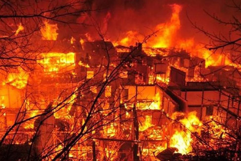 Incendie dans un village ancien &agrave; Shangri-la