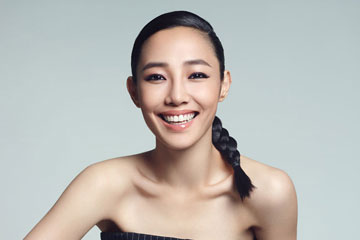 L'actrice chinoise Bai Baihe pose pour un magazine